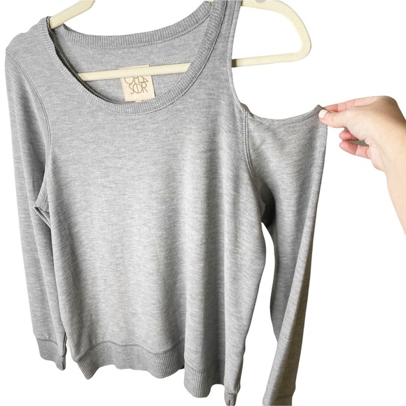 Chaser Grey Single Cold Shoulder Long Sleeve Pullover Sweatshirt Top Medium - Picture 2 of 5